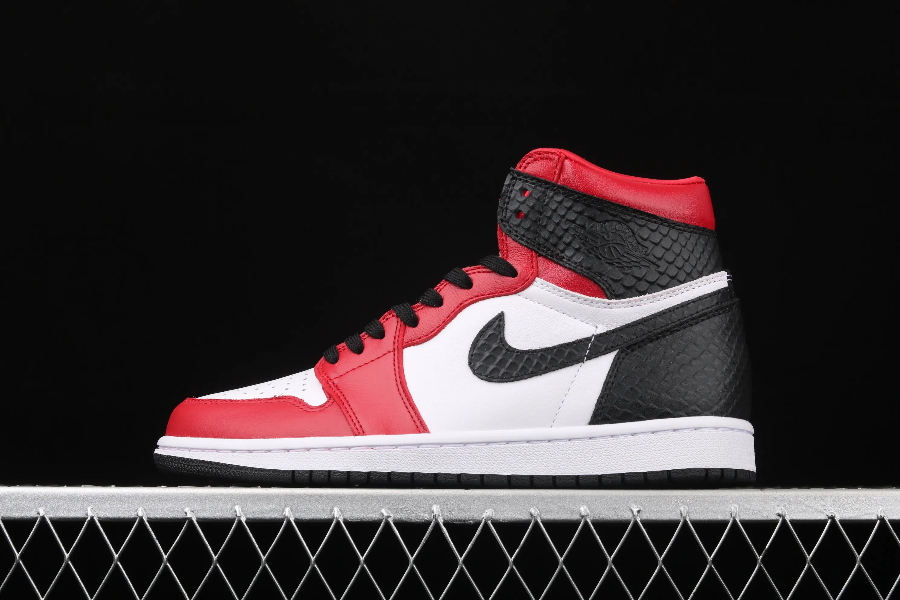 All categories Air Jordan Jordan series basketball shoes Air Jordan 1 High X version Air Jordan 1 WMNS "Satin Snake" AJ1 Joe 1 snake pattern Chicago CD0461-601